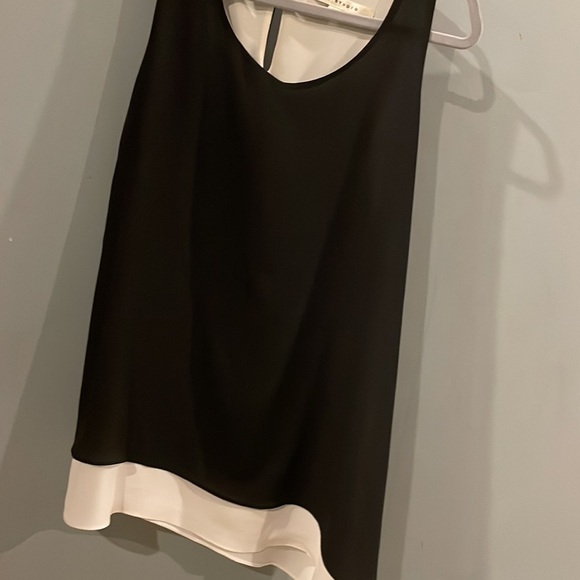 Asymmetrical, sleeveless, black and white blouse size large - Picture 2 of 5